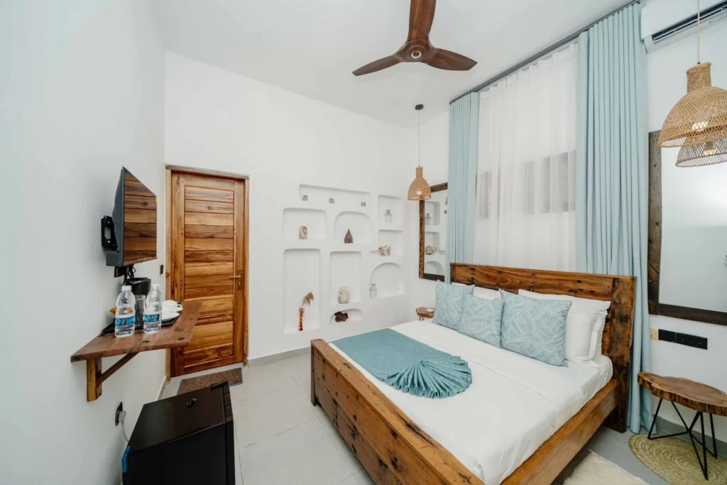 1 Standard Room – Queen Bed scaled lwsoptimized