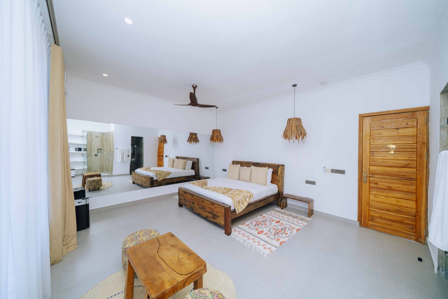 10 Deluxe Room – King Bed -Ô TALIA HÔTEL