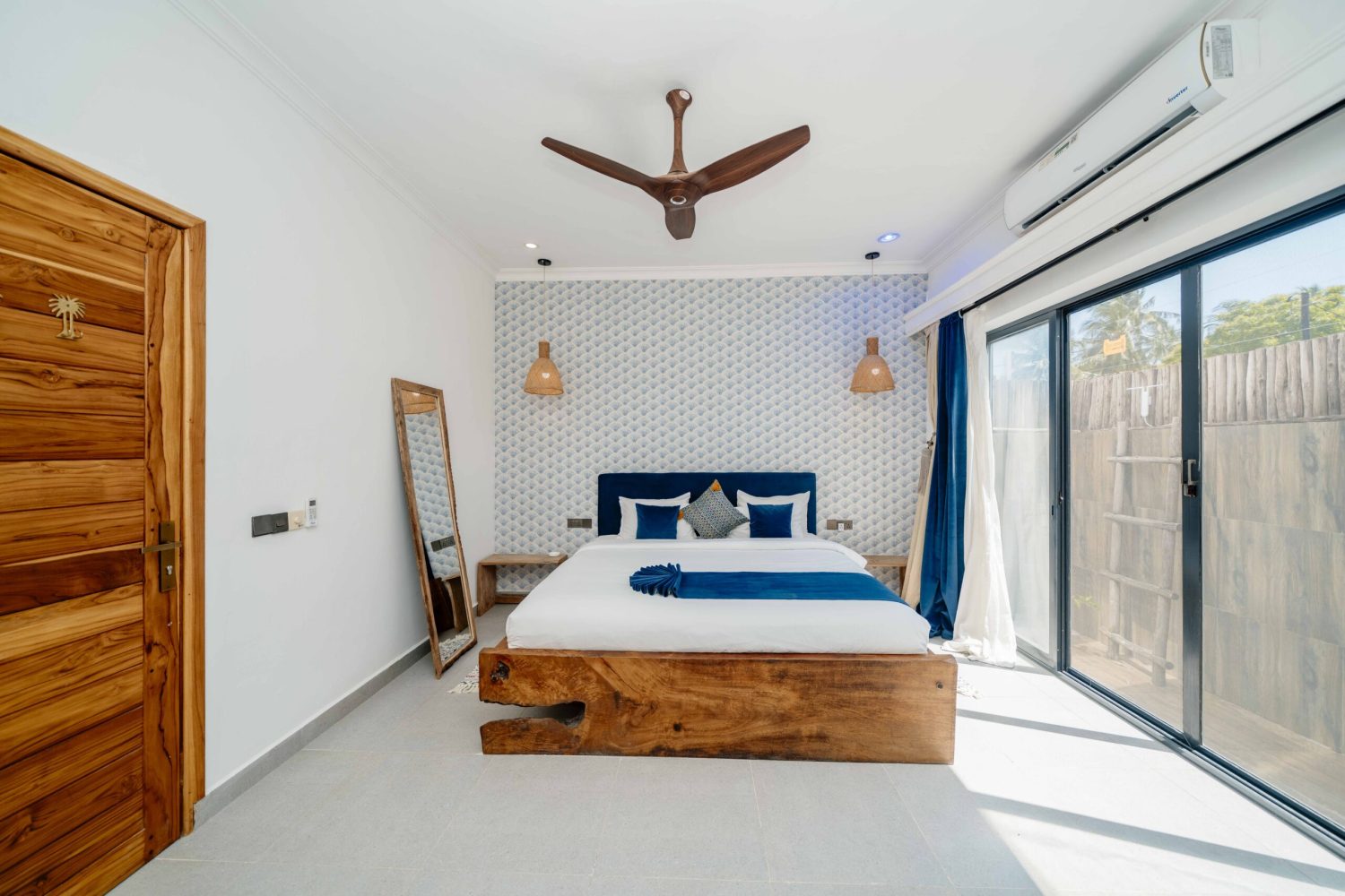 2 Standard Room – King Bed1