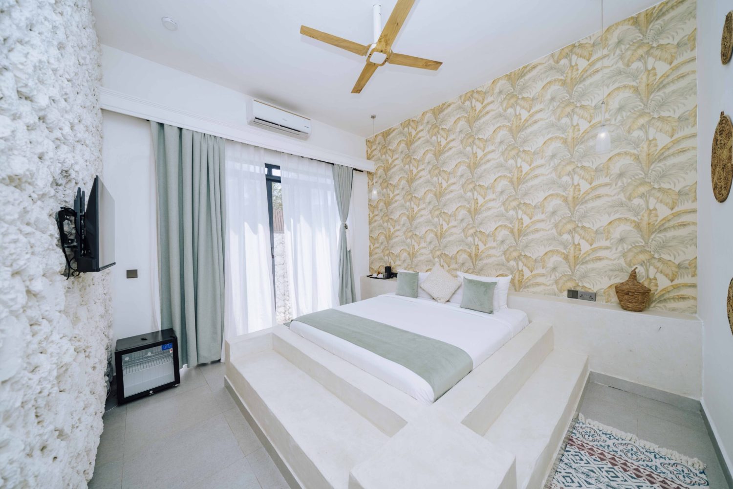 3 Standard Room – Queen Bed