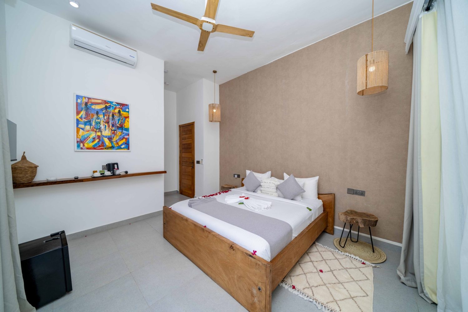 5 Superior Room – Queen Bed1