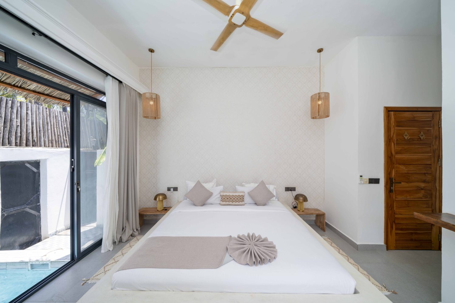 6 Superior Room – King Bed