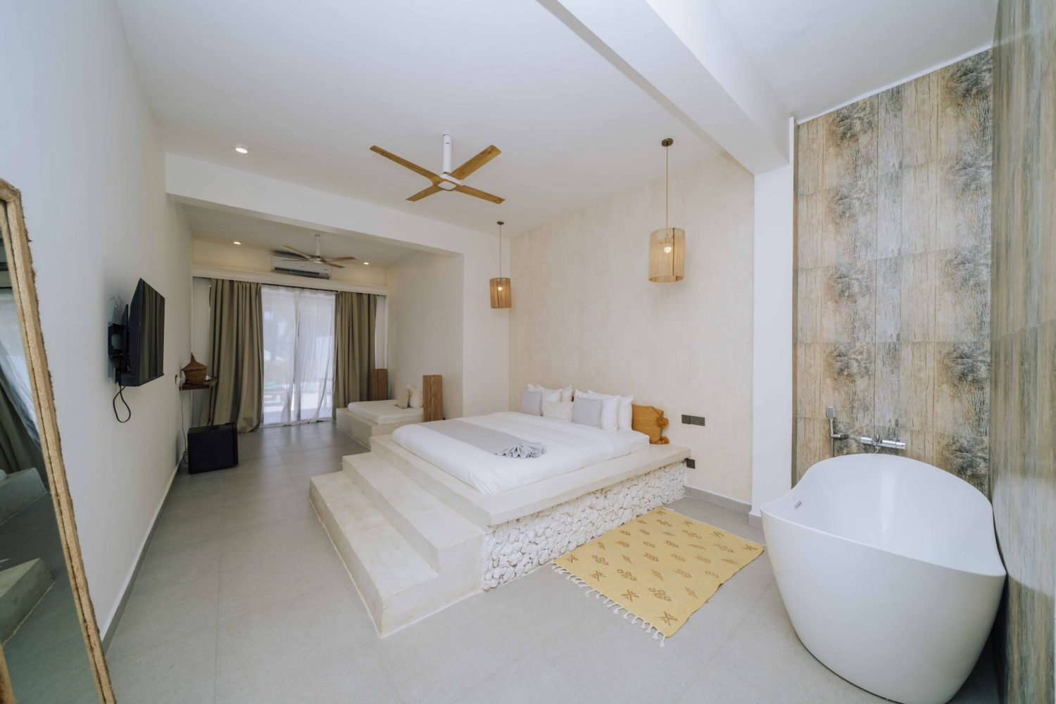 8 Deluxe Room – King Bed Ô TALIA HÔTEL AND SPA1